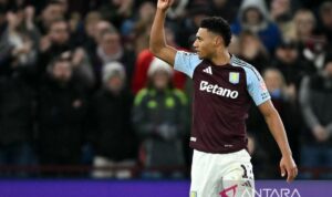 Villa hancurkan Southampton, Klub sepak bola Klub sepak bola Everton bungkam Nottingham